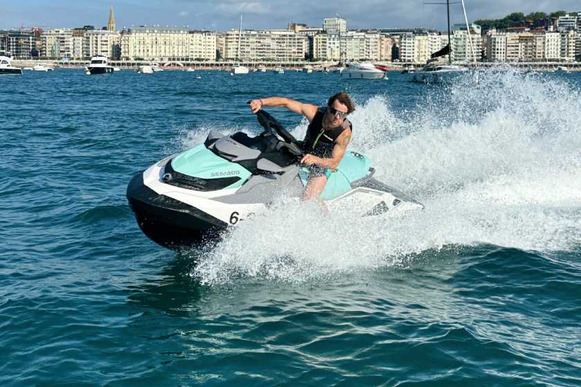 Excursion guidée en jet ski le long de la côte de Donostia et Pasaia