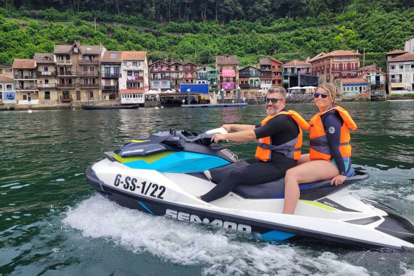 Excursion guidée en jet ski le long de la côte de Donostia et Pasaia