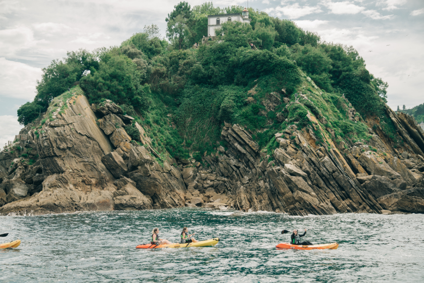 Bahía de La Concha y cala Tximistarri en Kayak
